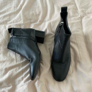 LIKE NEW EVERLANE LEATHER BOOTIES